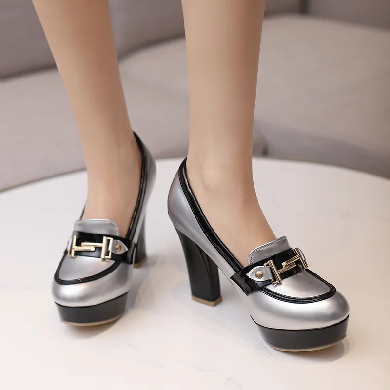 Fashion Metal Chain Women Loaf – Patent Leather Pump Bewertung und Preis