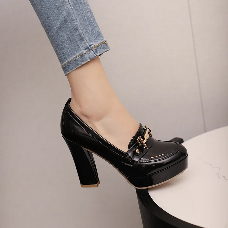 Fashion Metal Chain Women Loaf – Patent Leather Pump Bewertung und Preis